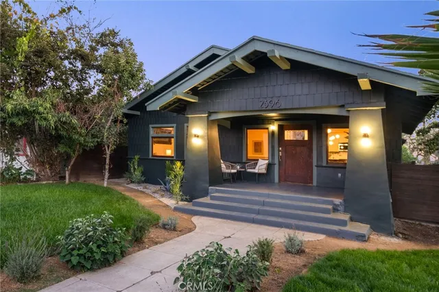 $1,595,000 | 2396 West 31st Street, Los Angeles, CA 90018
