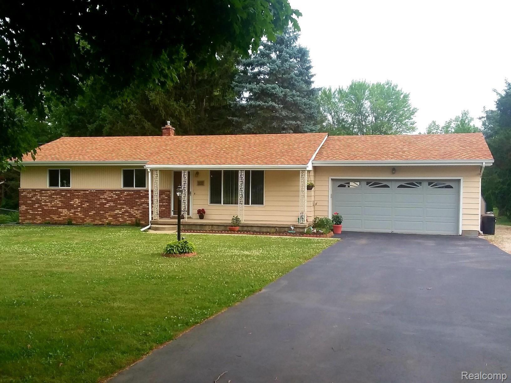 6344 Calkins Road Flint, MI 48532 - Photo 1 of 24 House1.jpg