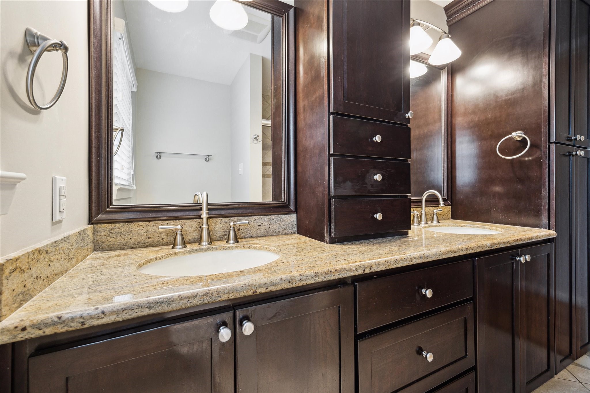 1124 Springrock Lane Houston, TX 77055 - Photo 7 of 11