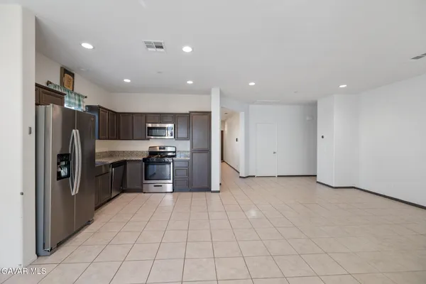 $3,200 | 3124 Via Bella Rosa Avenue, Rosamond, CA 93560