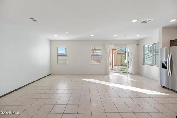 $3,200 | 3124 Via Bella Rosa Avenue, Rosamond, CA 93560