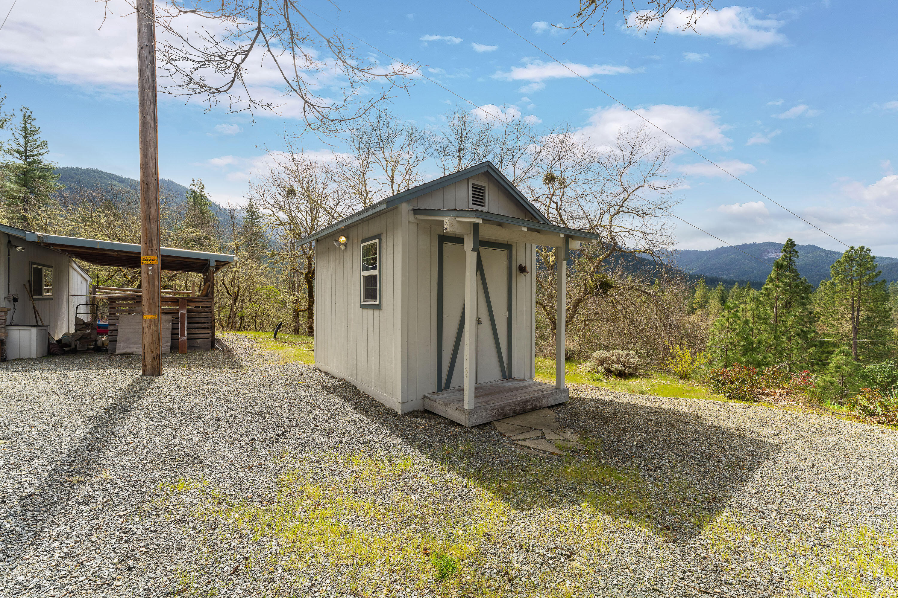 201 Keen Road Grants Pass, OR 97527 - Photo 24 of 33 EXT (2 of 6)