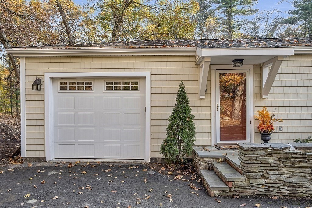 15 Stagecoach Road Topsfield, MA 01983 - Photo 34 of 40 a front view of a house