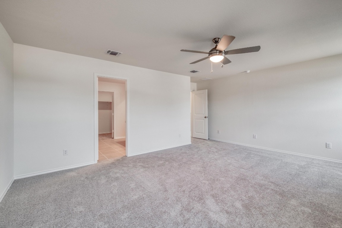 800 Yellow Ribbon Trail Jarrell, TX 76537 - Photo 20 of 32 an empty room with closet and a ceiling fan