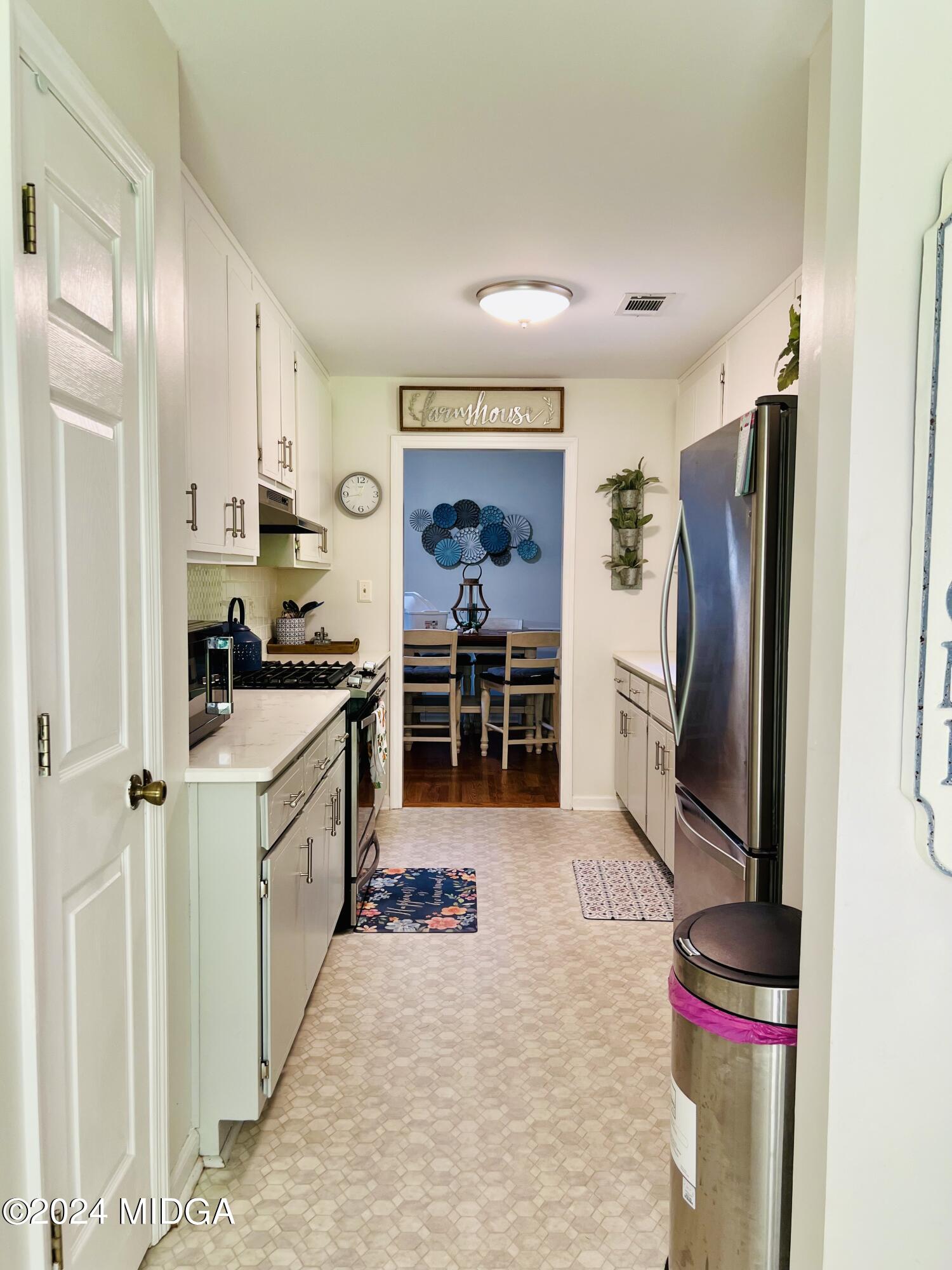 25 Ruby Road Jackson, GA 30233 - Photo 10 of 29 a kitchen with stainless steel appliances a refrigerator and a stove