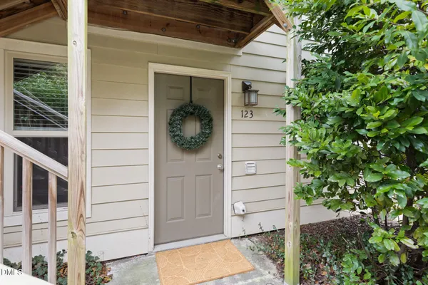 $223,900 | 1513 East Franklin Street, Unit F 123, Chapel Hill, NC 27514