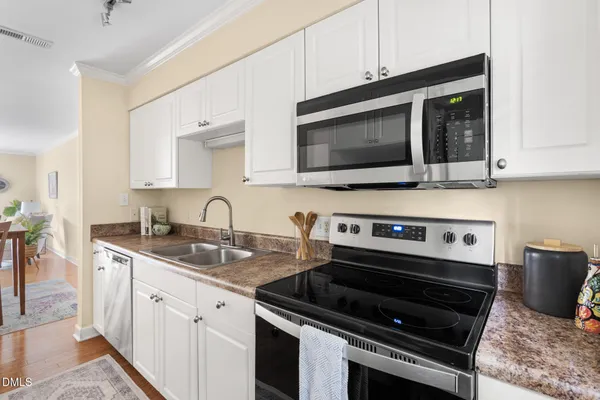 $223,900 | 1513 East Franklin Street, Unit F 123, Chapel Hill, NC 27514