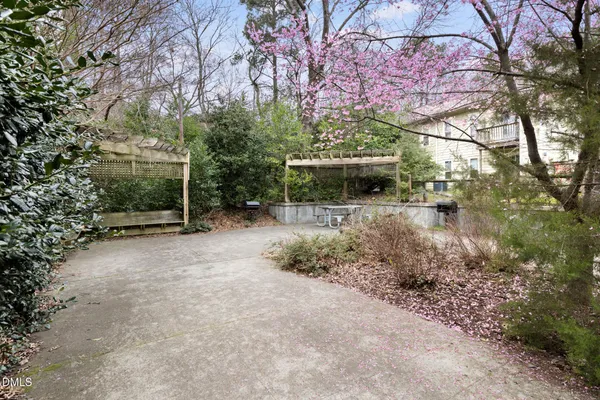 $223,900 | 1513 East Franklin Street, Unit F 123, Chapel Hill, NC 27514