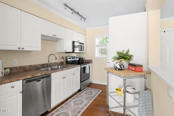 $223,900 | 1513 East Franklin Street, Unit F 123, Chapel Hill, NC 27514