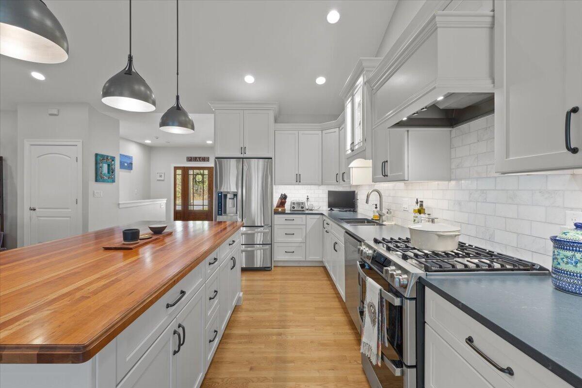 149 Rabbit Run Wells, ME 04090 - Photo 10 of 66 Quartz Silestone counters with suede