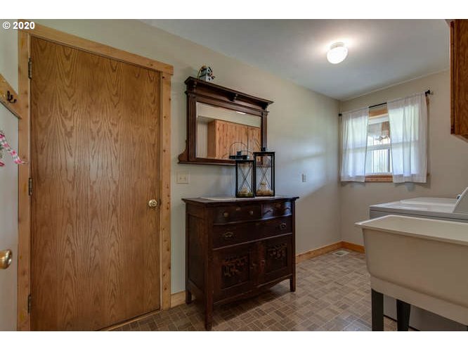 22228 South Lewellen Road Beavercreek, OR 97004 - Photo 14 of 32 Gallery Image 14