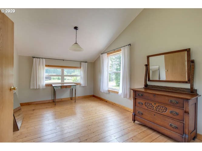 22228 South Lewellen Road Beavercreek, OR 97004 - Photo 16 of 32 Gallery Image 16
