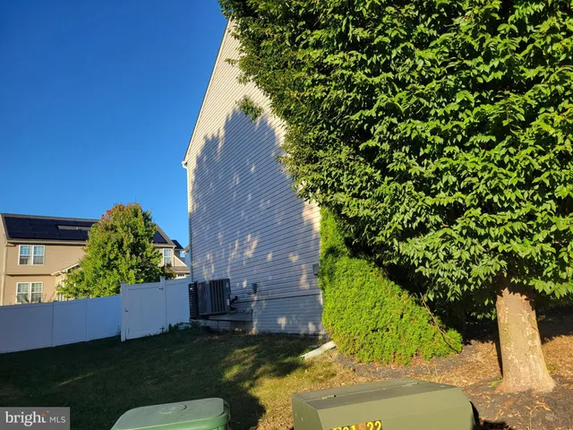 a view of a yard in front of house