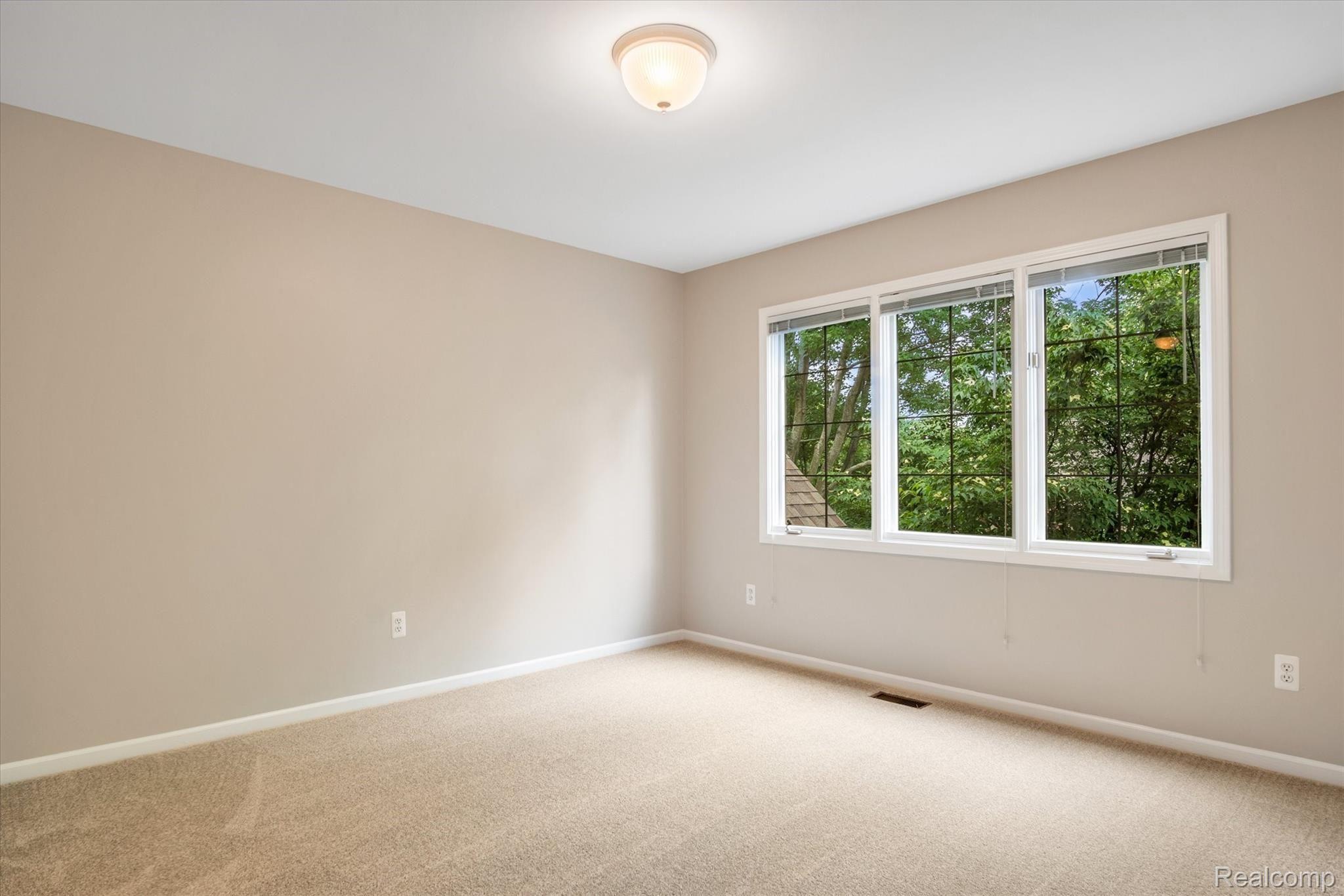 1806 Skyline Drive Rochester, MI 48306 - Photo 34 of 62 42-1806-Skyline-Dr -WindowStill-Real-Estate-Photography-38.jpg