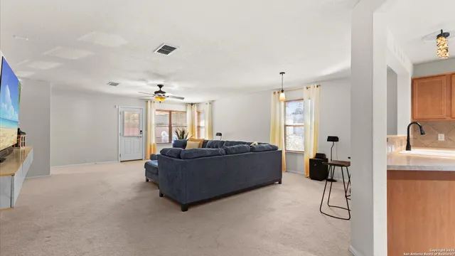 $2,100 | 600 Planters Pass, Schertz, TX 78154