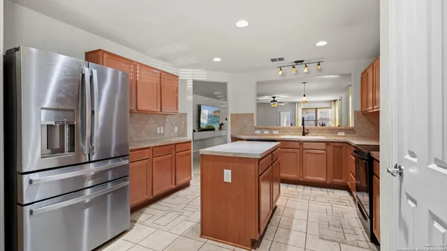 $2,100 | 600 Planters Pass, Schertz, TX 78154