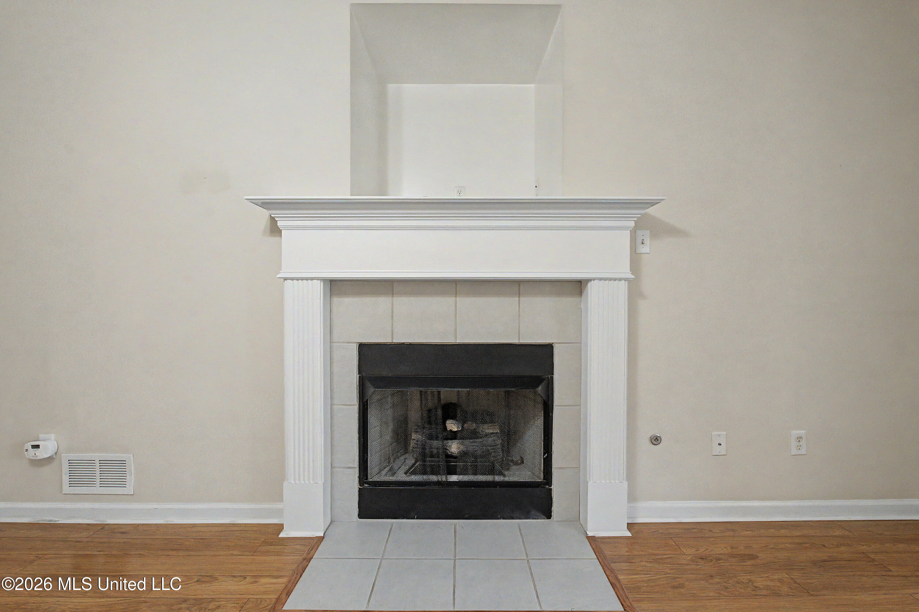 816 Cardinal Lane Hernando, MS 38632 - Photo 10 of 34 Gas log fireplace