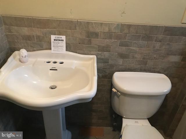 515 South Fairview Street Riverside, NJ 08075 - Photo 23 of 32 unit 2 full bathroom