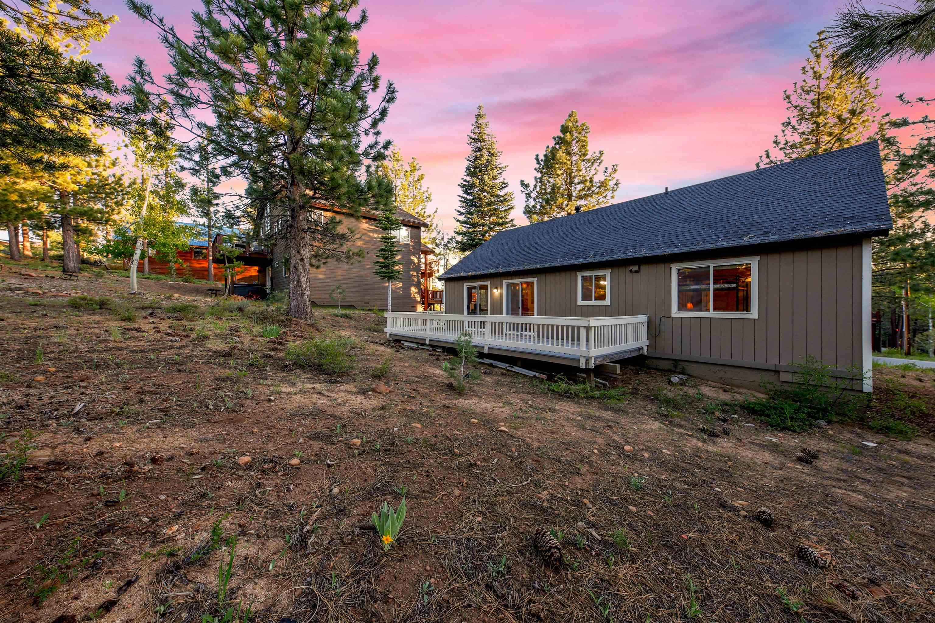12466 Pinnacle Loop Truckee, CA 96161 - Photo 7 of 28