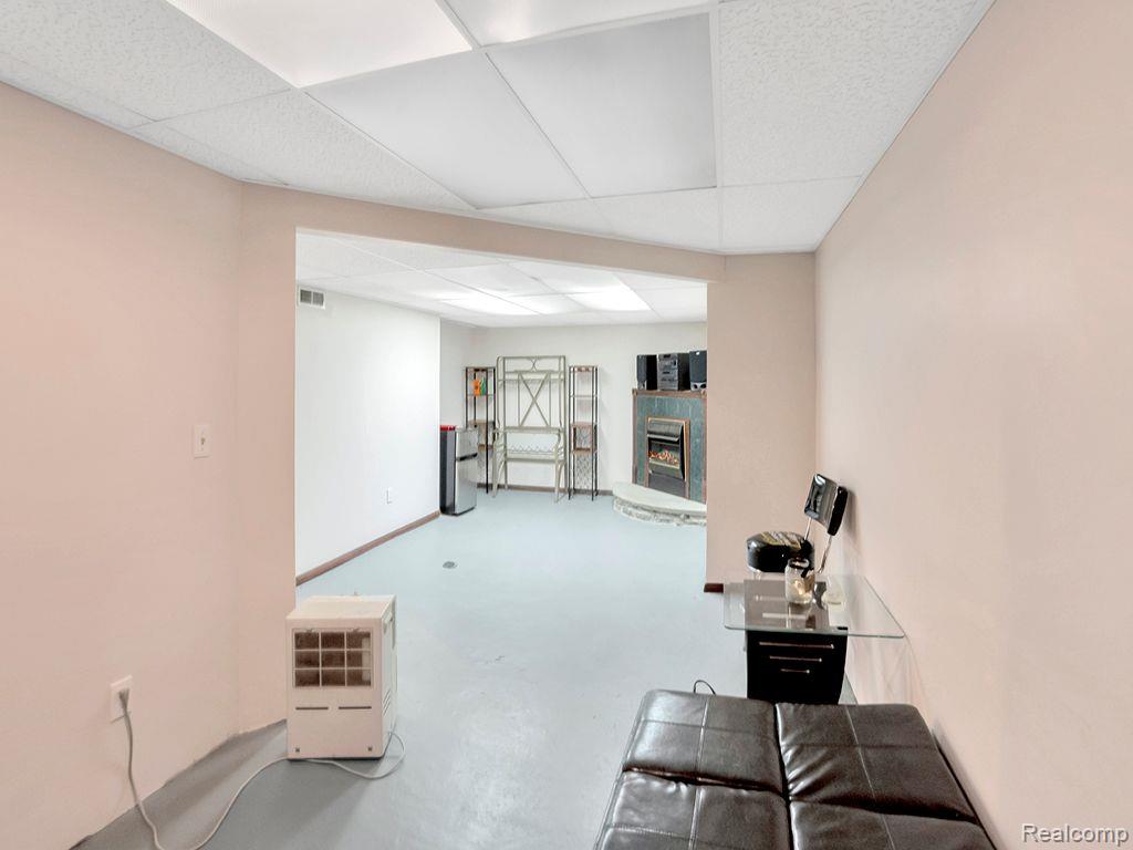 21222 Meridian Road Grosse Ile, MI 48138 - Photo 26 of 33 Gallery Image 26