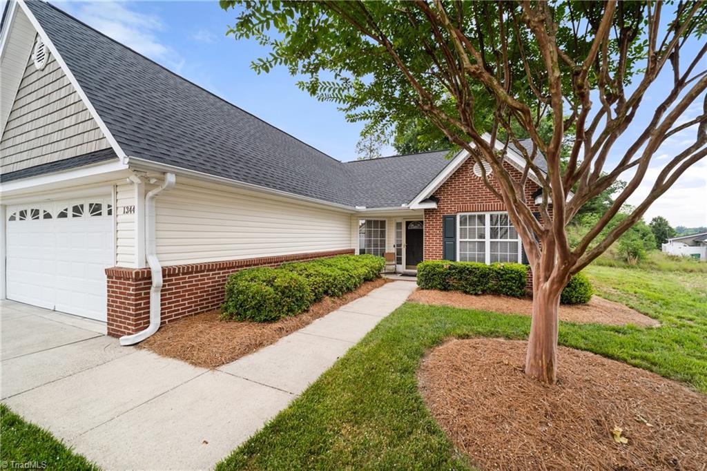 1344 Crosswinds Drive High Point, NC 27265 - Photo 3 of 40