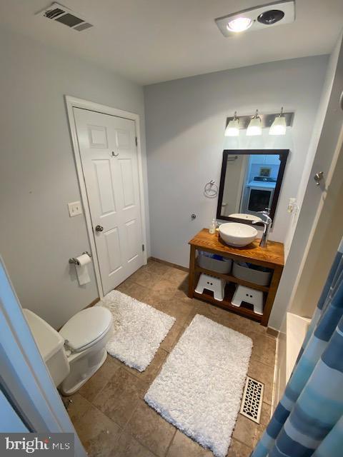 7813 Elizabeth Road Pasadena, MD 21122 - Photo 12 of 19 Main Hall Bathroom