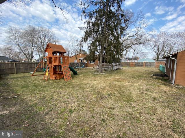 7813 Elizabeth Road Pasadena, MD 21122 - Photo 15 of 19 Yard (Play Set does not convey)