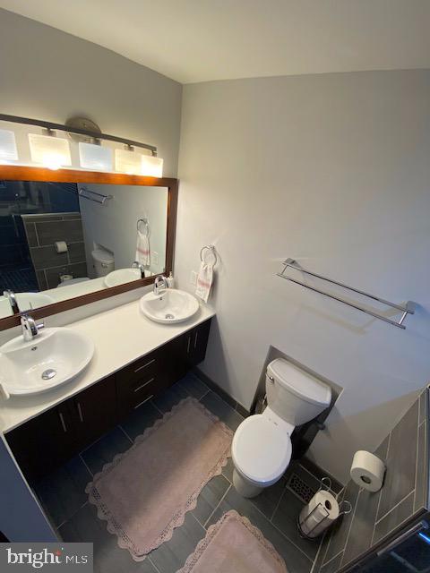 7813 Elizabeth Road Pasadena, MD 21122 - Photo 9 of 19 Owners Bathroom 2
