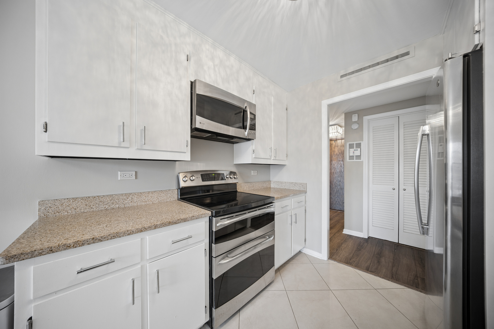 44 Park Lane, Unit 232 Park Ridge, IL 60068 - Photo 10 of 30 Gallery Image 10