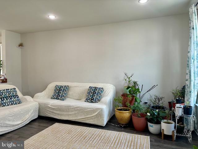 35 Stanton Road Mount Holly, NJ 08060 - Photo 14 of 49 a living room with furniture and flowers