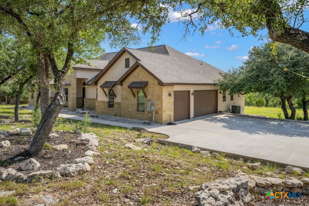 2326 Cascada Parkway Spring Branch, TX 78070 - Photo 5 of 48