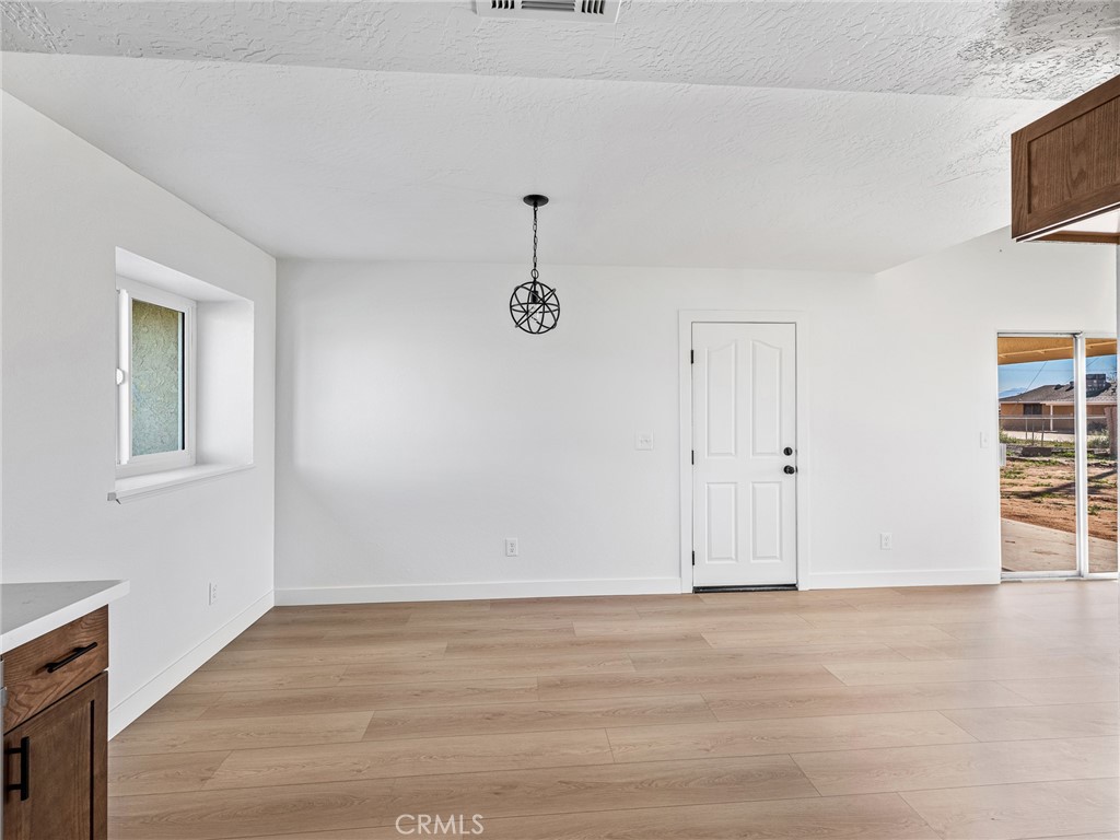 16548 Quinnault Road Apple Valley, CA 92307 - Photo 13 of 38