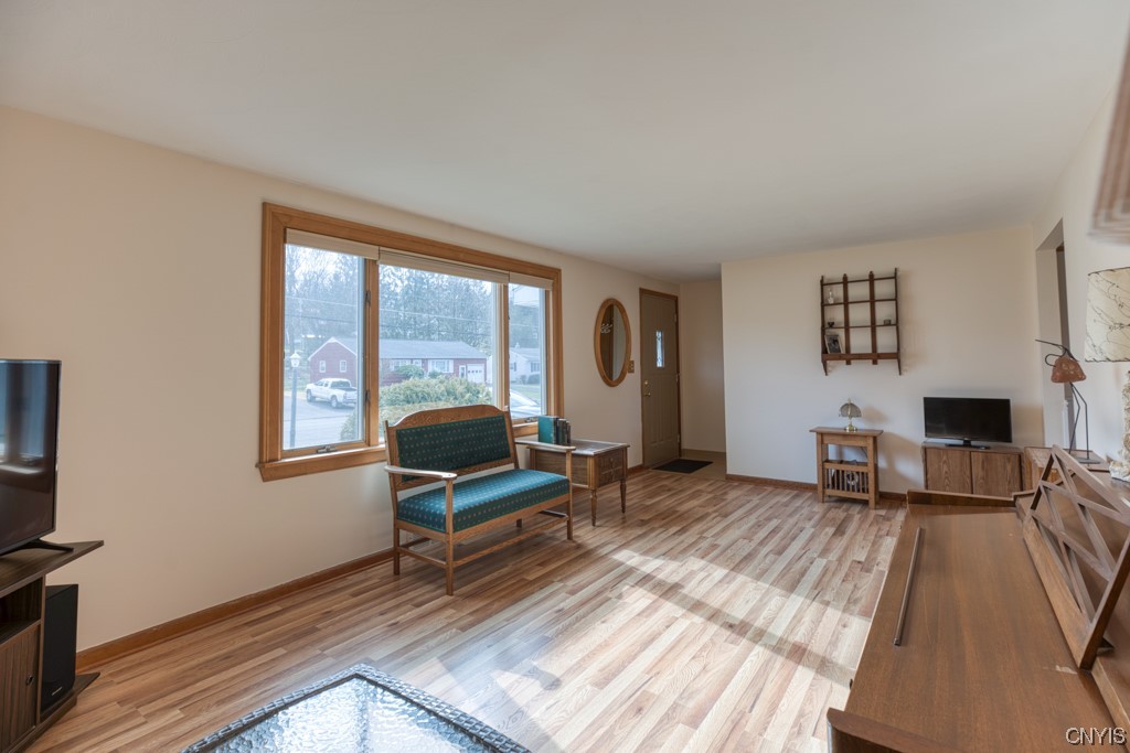 108 Blackmore Road Camillus, NY 13031 - Photo 13 of 39 Come on inside to your large living area.