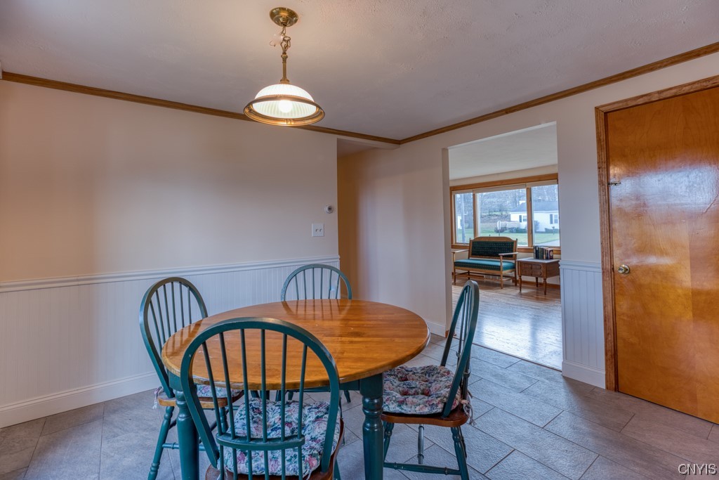 108 Blackmore Road Camillus, NY 13031 - Photo 17 of 39 Plenty of dining space.