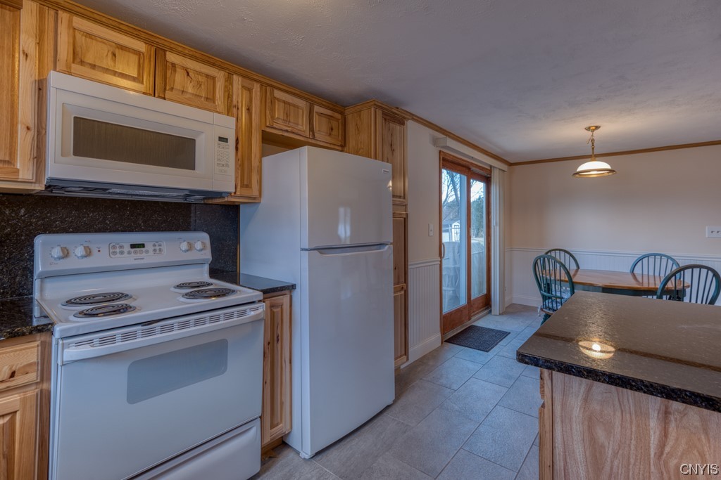 108 Blackmore Road Camillus, NY 13031 - Photo 24 of 39