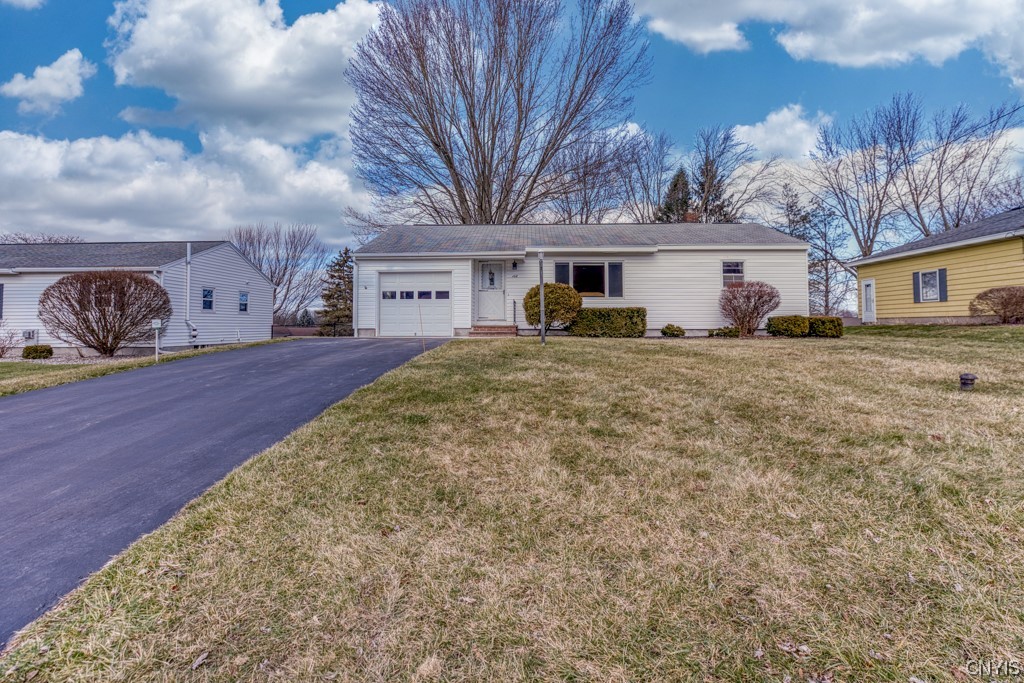 108 Blackmore Road Camillus, NY 13031 - Photo 3 of 39