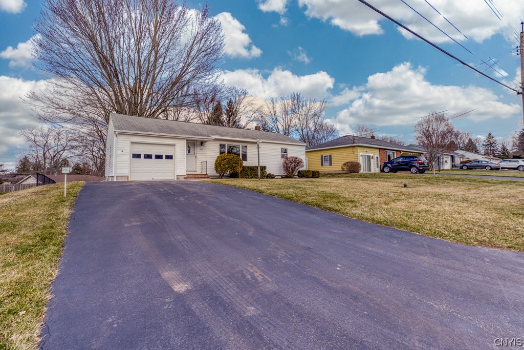 108 Blackmore Road Camillus, NY 13031 - Photo 4 of 39