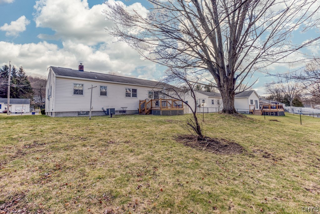 108 Blackmore Road Camillus, NY 13031 - Photo 7 of 39