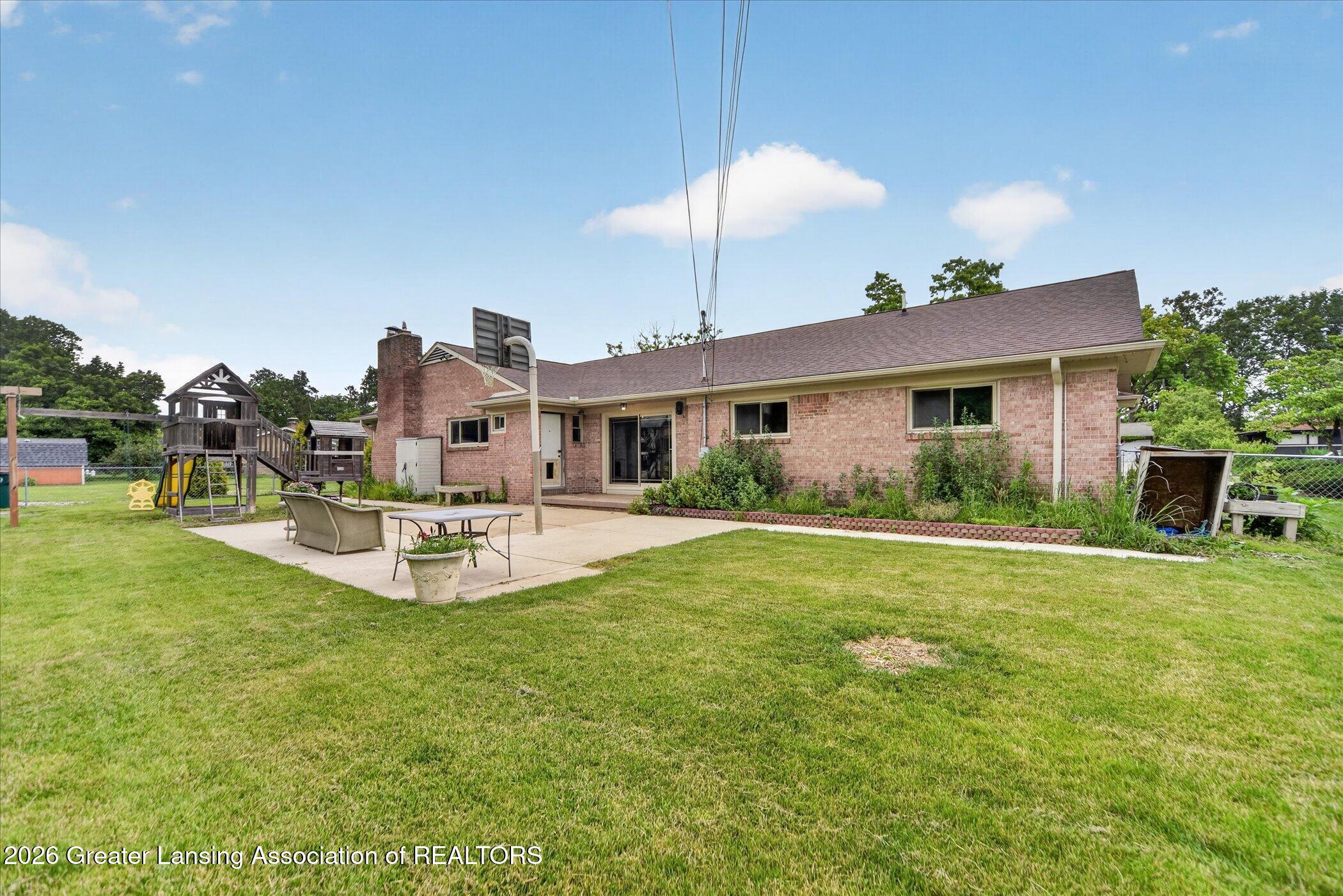 2915 North Cambridge Road Lansing, MI 48911 - Photo 35 of 36 36