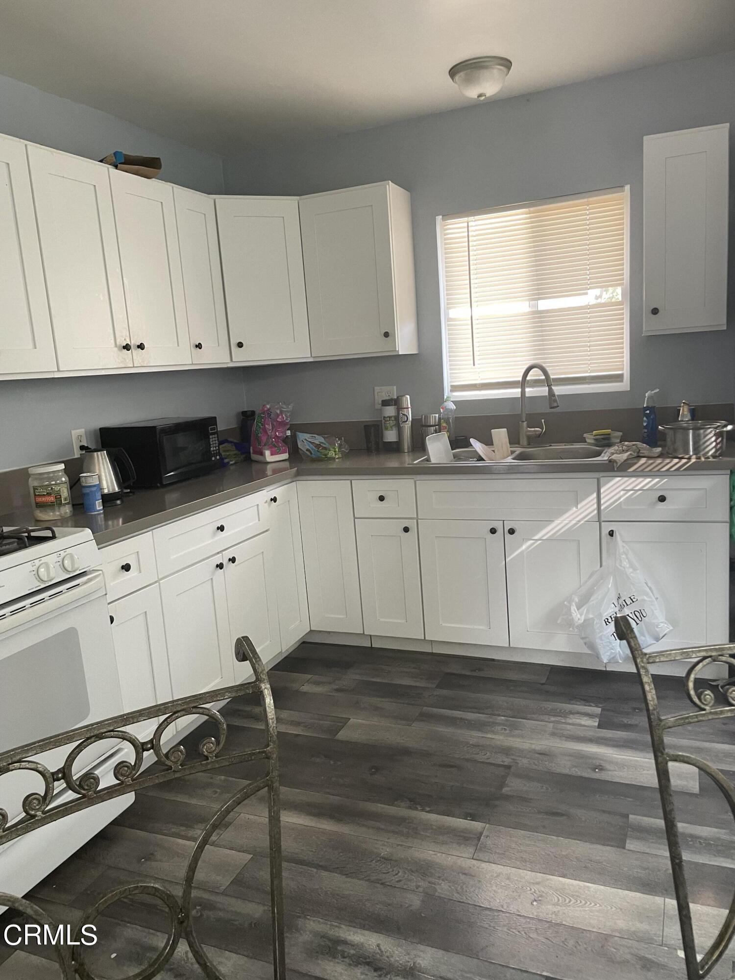 5406 Roland Way Oxnard, CA 93033 - Photo 1 of 5 KITCHEN