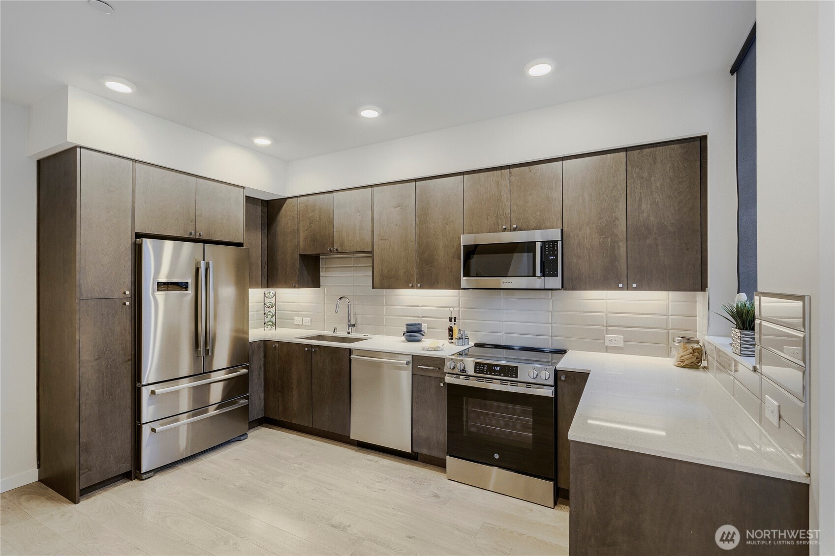 3070 Southwest Avalon Way, Unit G Seattle, WA 98126 - Photo 5 of 26