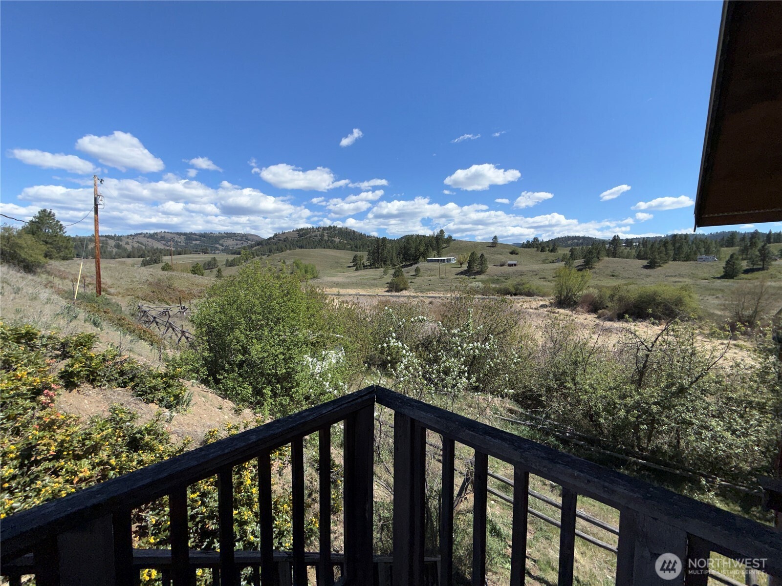 182 Kiwanis Road Republic, WA 99166 - Photo 13 of 13 a view of a city from a balcony