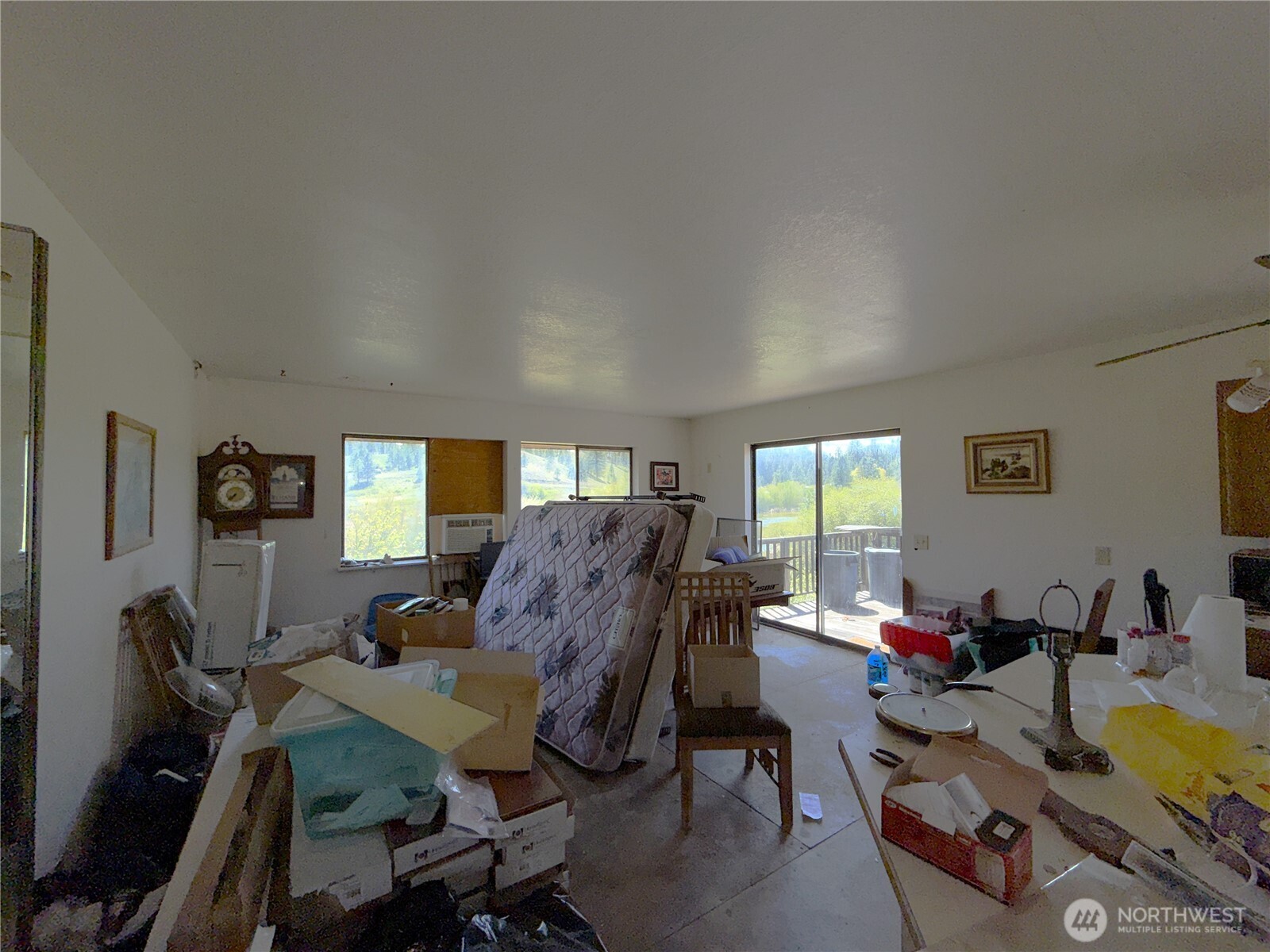 182 Kiwanis Road Republic, WA 99166 - Photo 6 of 13 a living room with furniture and window