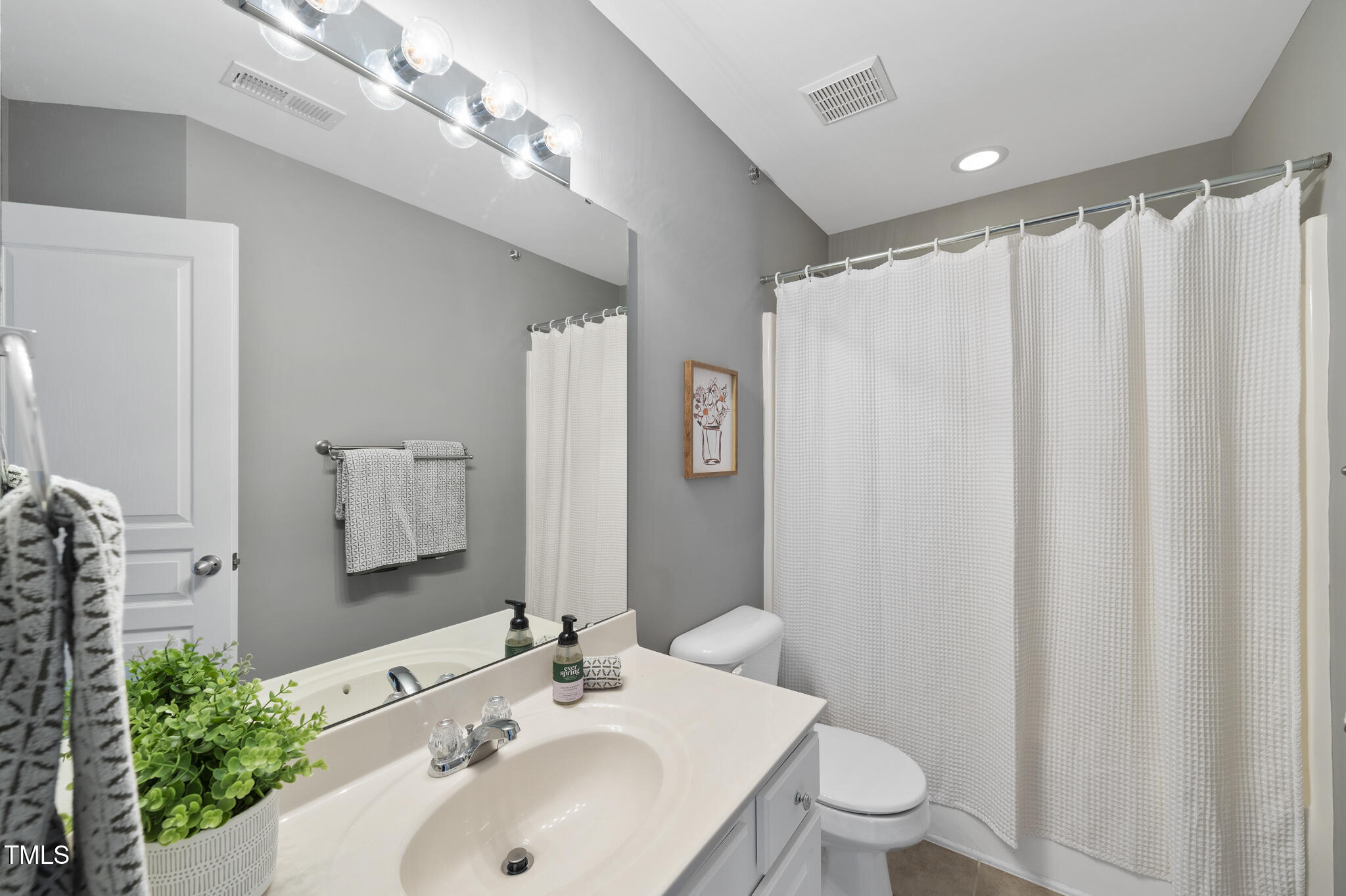5006 Celtic Court Raleigh, NC 27612 - Photo 19 of 28 DSC06332
