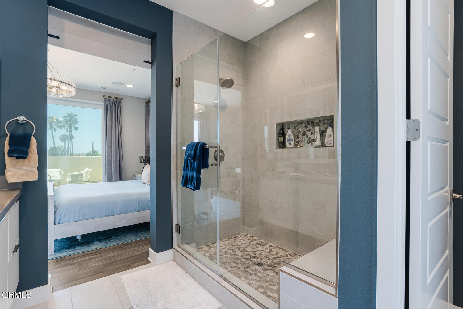 1028 Harbor Boulevard Oxnard, CA 93035 - Photo 26 of 48 a bathroom with a tub and shower