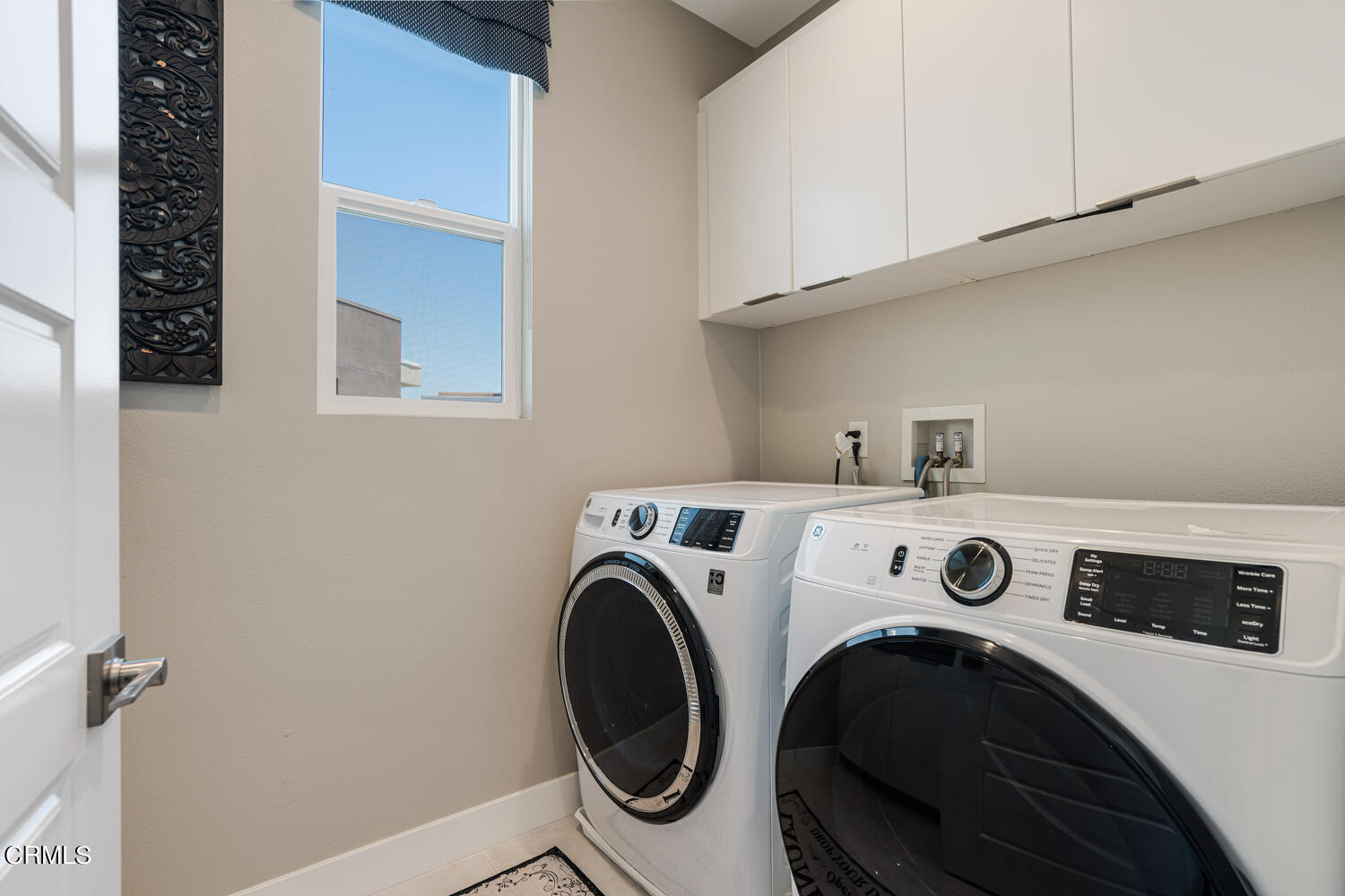 1028 Harbor Boulevard Oxnard, CA 93035 - Photo 35 of 48 a utility room with dryer and washer