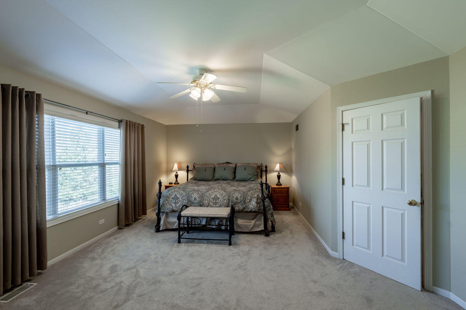 3040 Wagner Road Aurora, IL 60502 - Photo 15 of 37 a living room with furniture and a window