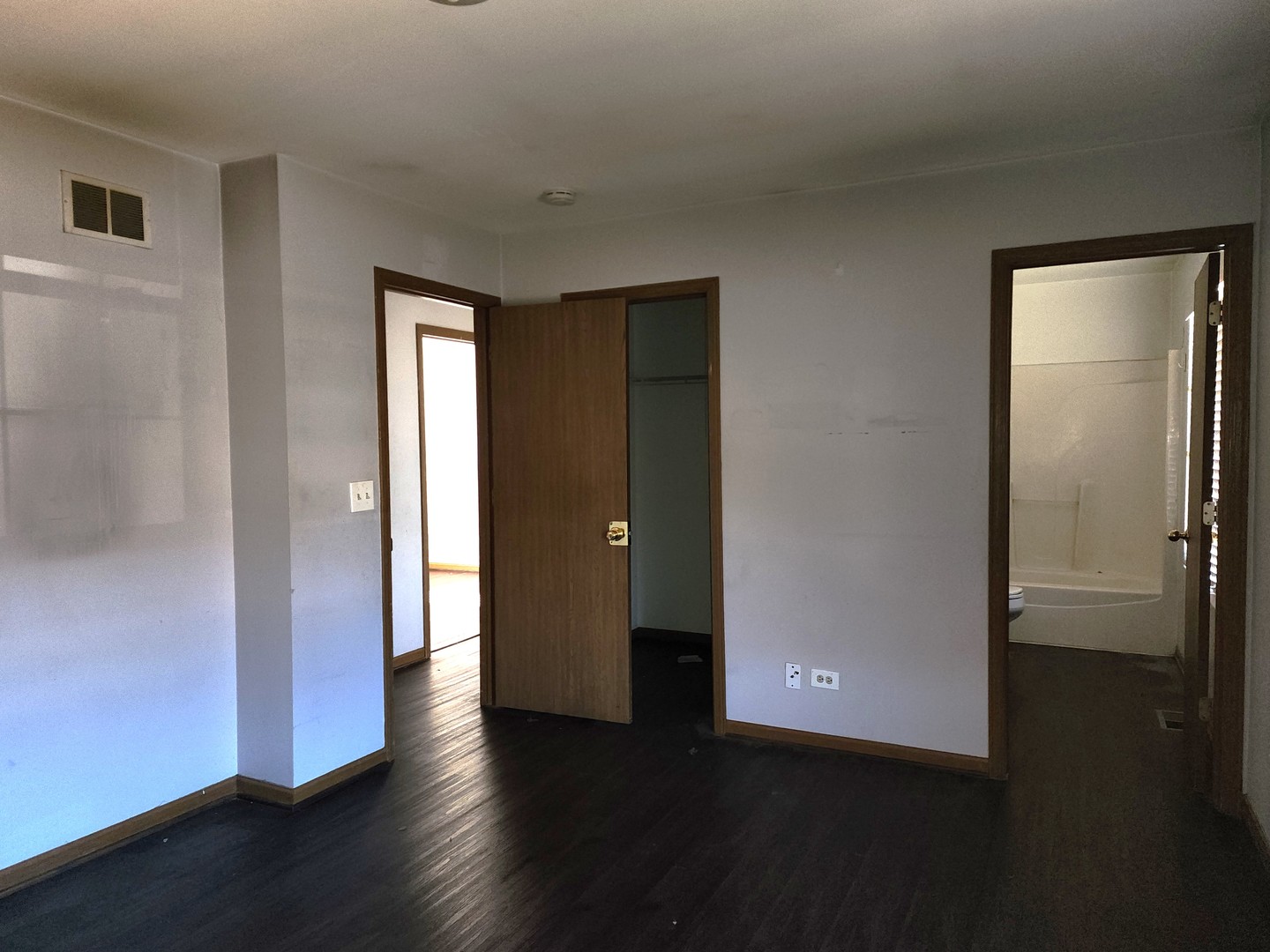 5216 Riviera Boulevard Plainfield, IL 60586 - Photo 8 of 14 an empty room with wooden floor and closet