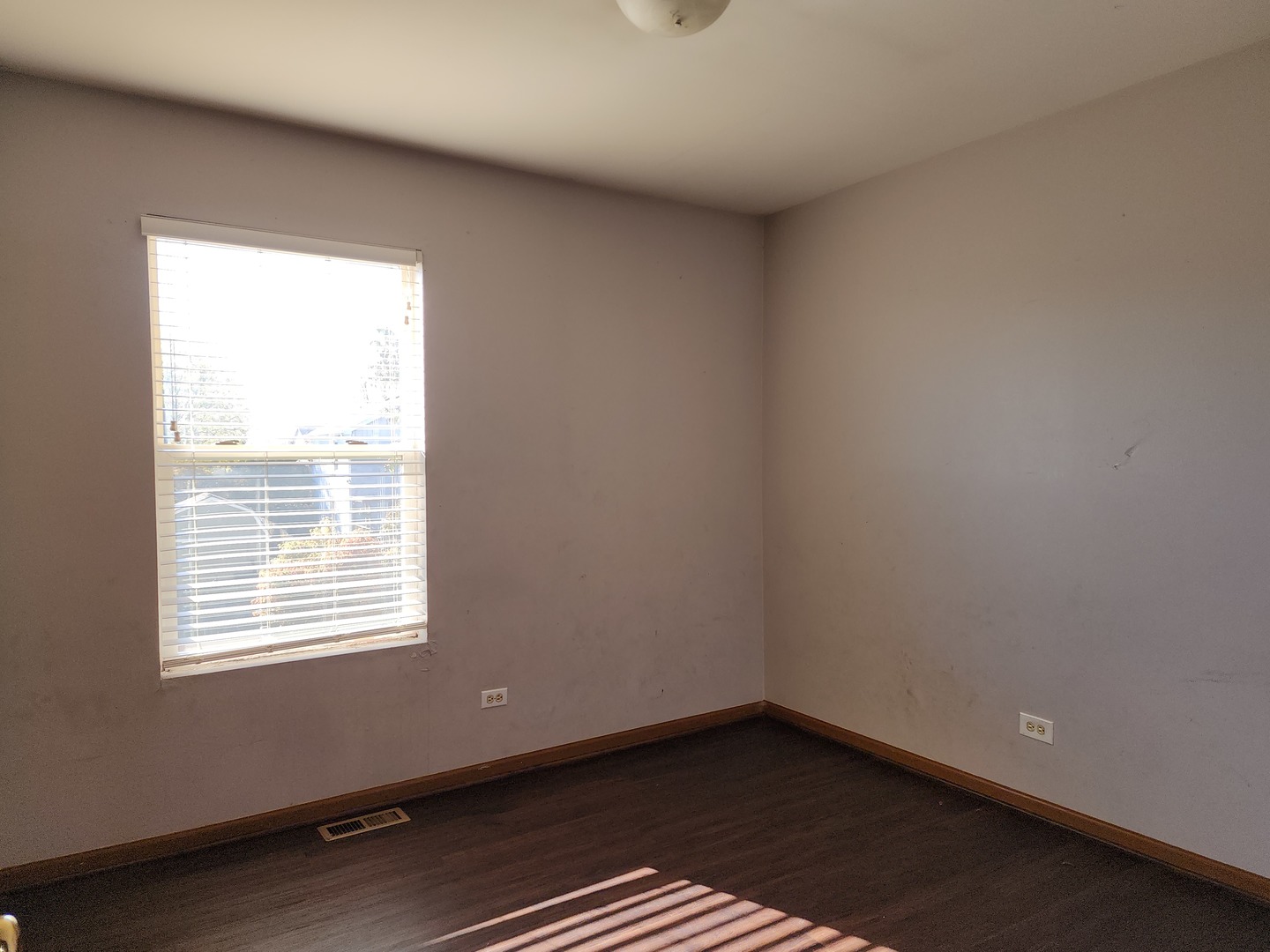 5216 Riviera Boulevard Plainfield, IL 60586 - Photo 10 of 14 an empty room with a window