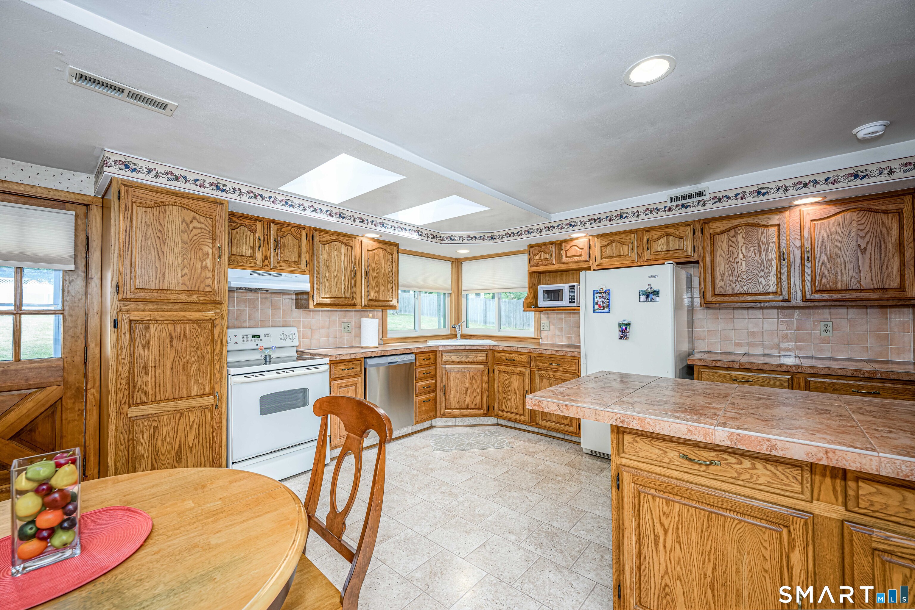 93 Pool Road North Haven, CT 06473 - Photo 10 of 39 Gallery Image 10